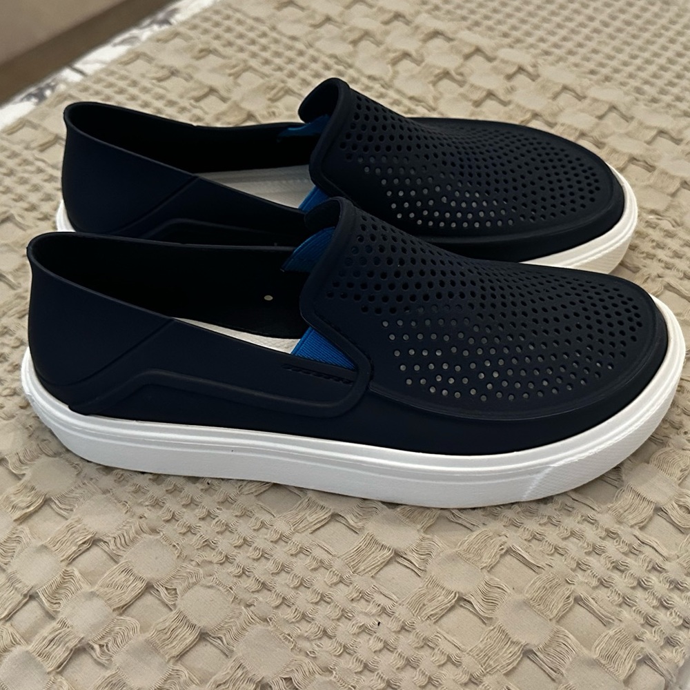Crocs Iconic Comforr Loafer - Boys Size 1